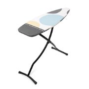 Снимка на Маса за гладене Brabantia D 135x45cm с топлоустойчива зона за ютия, PerfectFlow Spring Bubbles