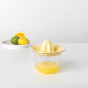 Снимка на Сокоизстисвачка с меритeлнa кана Brabantia Tasty+ 0.5L, Vanilla Yellow