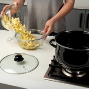 Снимка на Емайлирана касерола с метална кошница за пържени картофи 24 см NAVA